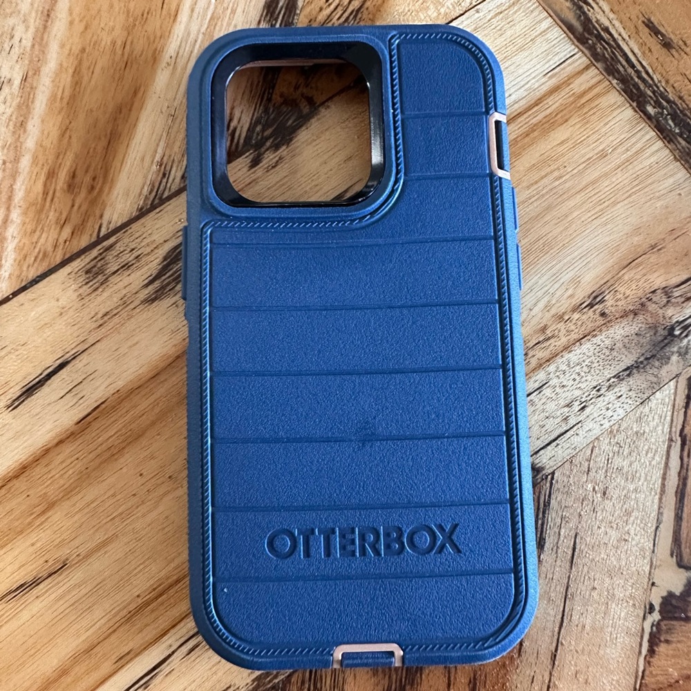 Otter Box Defender Pro Drop + (14 Pro)